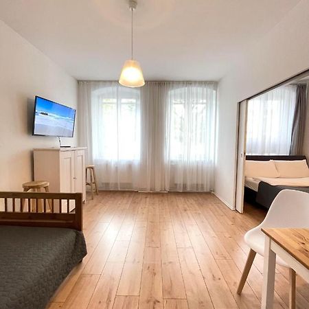 Ferienwohnung Im Stadtzentrum Von Bernau - Schoene Ferienwohnung Mit 1 1/2 Zimmern, Bad, Spuelmaschine, Waschmaschine, Komplette Kueche, Wlan Бернау бай Берлин Екстериор снимка