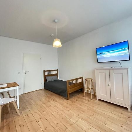Ferienwohnung Im Stadtzentrum Von Bernau - Schoene Ferienwohnung Mit 1 1/2 Zimmern, Bad, Spuelmaschine, Waschmaschine, Komplette Kueche, Wlan Бернау бай Берлин Екстериор снимка