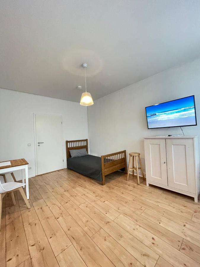 Ferienwohnung Im Stadtzentrum Von Bernau - Schoene Ferienwohnung Mit 1 1/2 Zimmern, Bad, Spuelmaschine, Waschmaschine, Komplette Kueche, Wlan Бернау бай Берлин Екстериор снимка